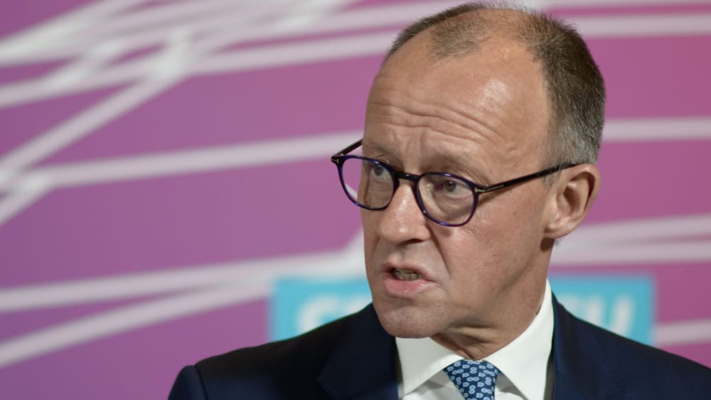 Kriegsgeiler BlackRocker auf Horrortrip – Friedrich Merz | Von Uwe Froschauer Beitragsbild