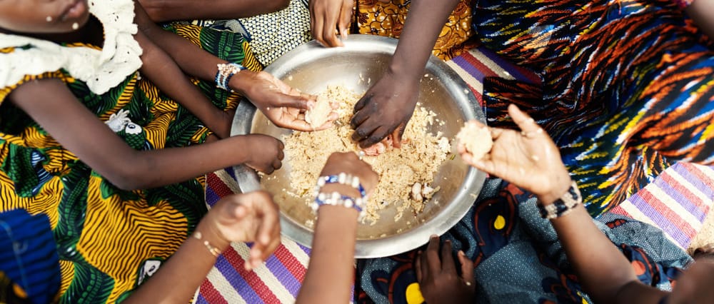 "Hunger als Waffe": Baerbocks gehässige Zwecklüge | Von F. Klinkhammer und V. Bräutigam Beitragsbild