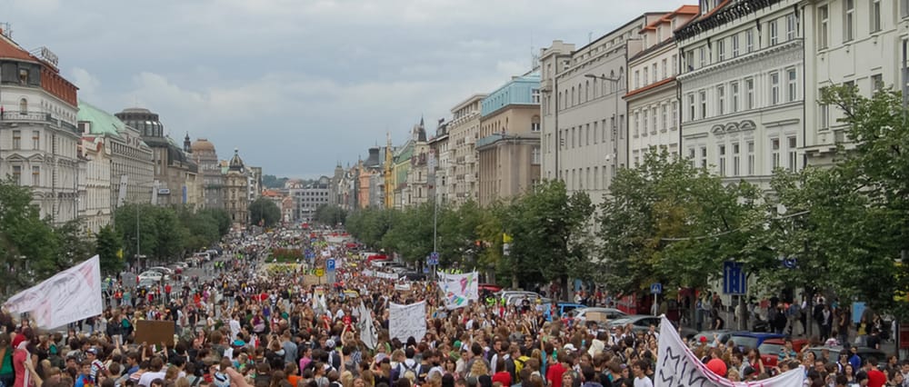 Prag eröffnete »Heißen Herbst« – Donnerstag in Berlin! | Von Anselm Lenz Beitragsbild