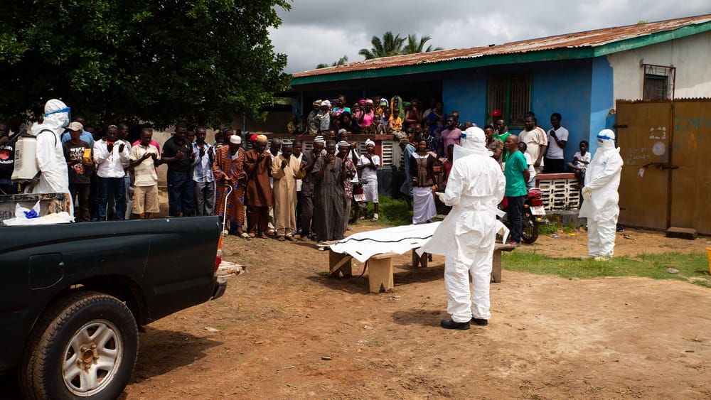 Können die Kämpfe in Ostafrika zu einem unkontrollierten Ebola-Ausbruch führen? | Von Thomas Röper Beitragsbild