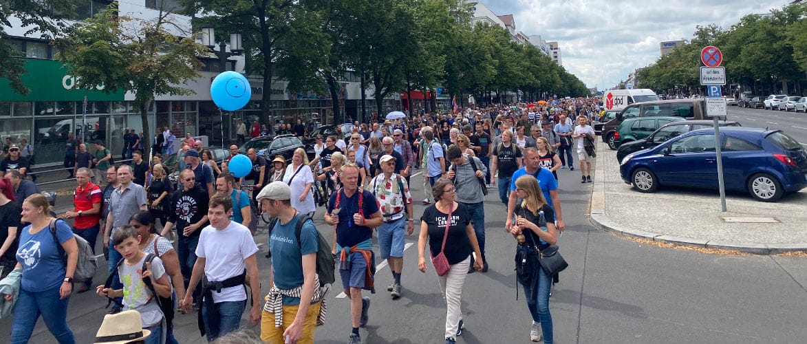 Mehr Gewalt, mehr Spaltung. Die Demokratiebewegung am Wendepunkt